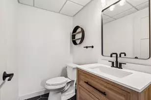 10354 W Parkwood Dr, Franklin, WI 53132 - Photo 25