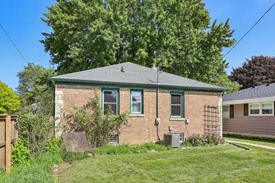 5555 N Mohawk Ave, Glendale, WI 53217 - Photo 19