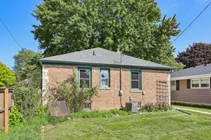 5555 N Mohawk Ave, Glendale, WI 53217 - Photo 19