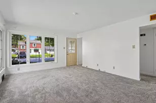 5555 N Mohawk Ave, Glendale, WI 53217 - Photo 5