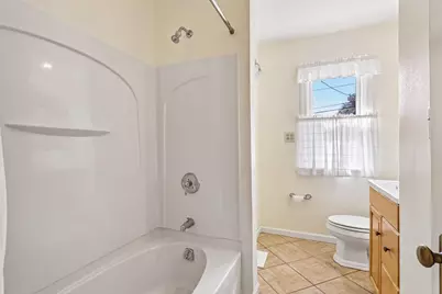 5555 N Mohawk Ave, Glendale, WI 53217 - Photo 13