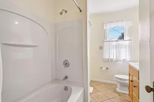 5555 N Mohawk Ave, Glendale, WI 53217 - Photo 13