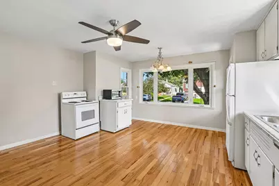 5555 N Mohawk Ave, Glendale, WI 53217 - Photo 9