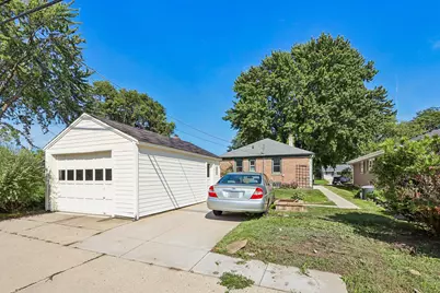 5555 N Mohawk Ave, Glendale, WI 53217 - Photo 21