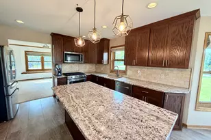 W146N10907 Heritage Pkwy, Germantown, WI 53022 - Photo 9