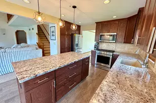 W146N10907 Heritage Pkwy, Germantown, WI 53022 - Photo 11