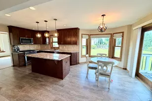W146N10907 Heritage Pkwy, Germantown, WI 53022 - Photo 7