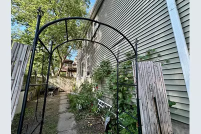 1822 E Thomas Ave #1824, Milwaukee, WI 53211 - Photo 17