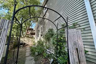 1822 E Thomas Ave, Milwaukee, WI 53211 - Photo 17