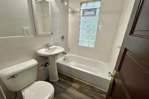 1822 E Thomas Ave, Milwaukee, WI 53211 - Photo 11
