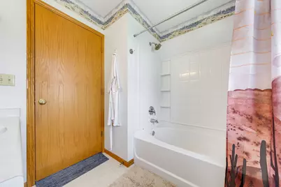 5730  Eagle Point Dr, Racine, WI 53406 - Photo 33