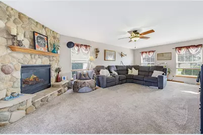 5730  Eagle Point Dr, Racine, WI 53406 - Photo 9