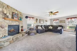 5730 Eagle Point Dr, Racine, WI 53406 - Photo 9