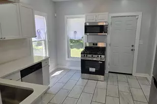 928 Wilson St, Racine, WI 53404 - Photo 9