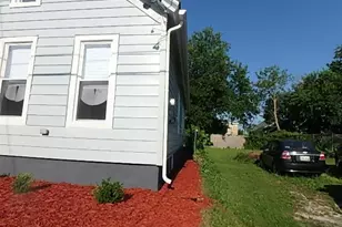 928 Wilson St, Racine, WI 53404 - Photo 3