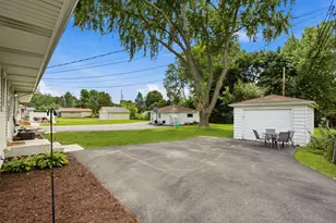 1045 W Sunset Dr, Waukesha, WI 53189 - Photo 29