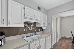 9034 W Lisbon Ave, Milwaukee, WI 53222 - Photo 13