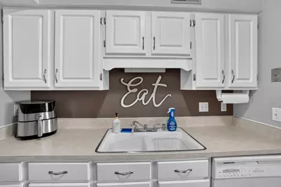 9034 W Lisbon Ave, Milwaukee, WI 53222 - Photo 11