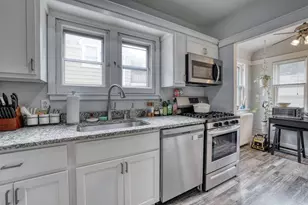 2013 E Wood Pl, Shorewood, WI 53211 - Photo 9