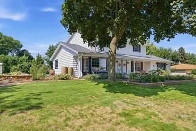 1930  Sunnyside Dr, Waukesha, WI 53186 - Photo 51