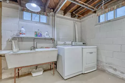 5800 W Howard Ave, Milwaukee, WI 53220 - Photo 25