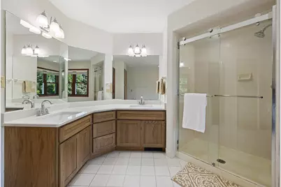 7123 W Lantern Ln, Mequon, WI 53092 - Photo 23