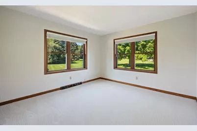 7123 W Lantern Ln, Mequon, WI 53092 - Photo 19