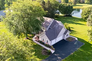 7123 W Lantern Ln, Mequon, WI 53092 - Photo 3
