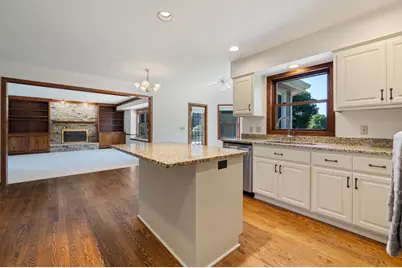 7123 W Lantern Ln, Mequon, WI 53092 - Photo 15