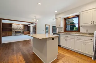 7123 W Lantern Ln, Mequon, WI 53092 - Photo 15