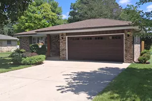 548 Oakwood Dr, Hartland, WI 53029 - Photo 21