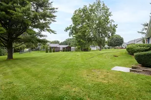 334 Maple Way, Waukesha, WI 53188 - Photo 3