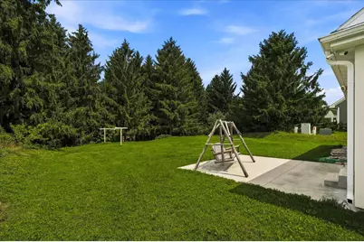 2748  Gateway Ave, Hartford, WI 53027 - Photo 3