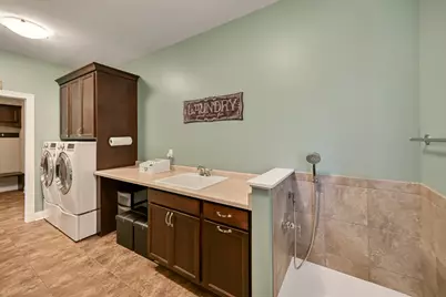 N57W19704  Holly Ct, Menomonee Falls, WI 53051 - Photo 21