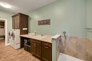 N57W19704 Holly Ct, Menomonee Falls, WI 53051 - Photo 21
