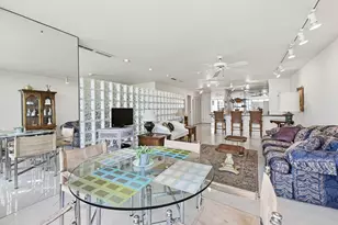2525 S Shore Dr, Milwaukee, WI 53207 - Photo 13
