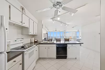 2525 S Shore Dr #8E, Milwaukee, WI 53207 - Photo 7
