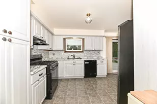 9014 W Dallas St, Milwaukee, WI 53224 - Photo 9