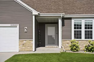 W218N16071 Tiger Lily Dr, Jackson, WI 53037 - Photo 3