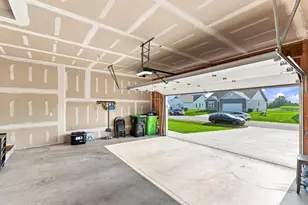 W218N16071 Tiger Lily Dr, Jackson, WI 53037 - Photo 29