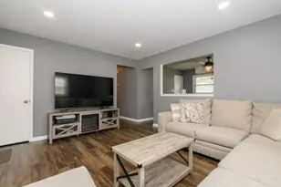 4042 S 60th St, Milwaukee, WI 53220 - Photo 5