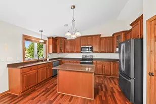 W173N10167 Woodbridge Ln, Germantown, WI 53022 - Photo 9