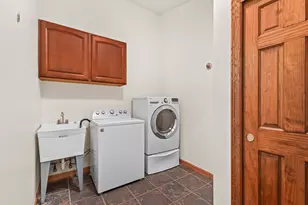 W173N10167 Woodbridge Ln, Germantown, WI 53022 - Photo 13