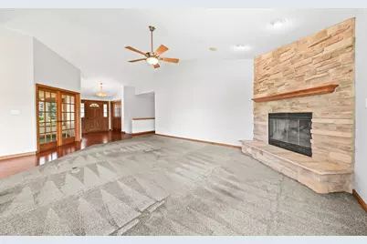 W173N10167  Woodbridge Ln, Germantown, WI 53022 - Photo 7