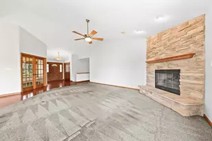 W173N10167 Woodbridge Ln, Germantown, WI 53022 - Photo 7