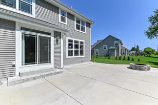 1515 E Maple View Dr, Oak Creek, WI 53154 - Photo 9