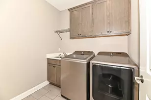 1515 E Maple View Dr, Oak Creek, WI 53154 - Photo 29