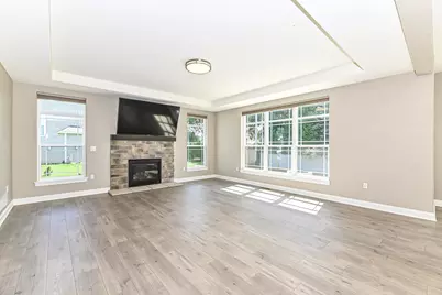 1515 E Maple View Dr, Oak Creek, WI 53154 - Photo 13