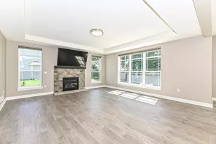 1515 E Maple View Dr, Oak Creek, WI 53154 - Photo 13