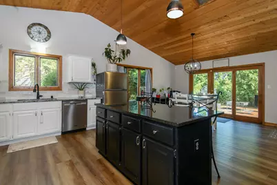 11506 W Janet Ct, Franklin, WI 53132 - Photo 5